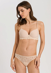 Бюстгальтер, Moments